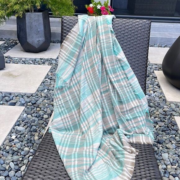 Scarf, wrap, blanket plaid soft luxurious , like new over sized - Picture 3 of 7